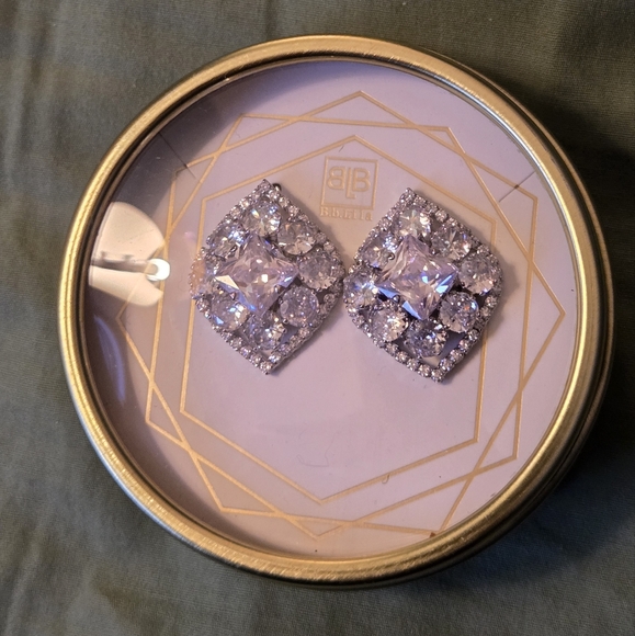 BB Lila NWT Crystal Stud Post Earrings - Picture 7 of 8